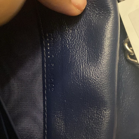 Elegant Navy Blue Quilted Shoulder Bag - Picture 3 of 12